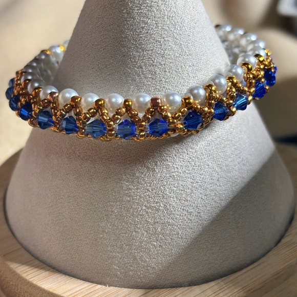 Hand Crafted Pearl and Blue Beaded Bangle Bracelet size medium - Picture 6 of 10